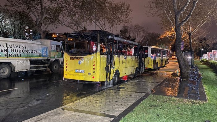 Fatih’te bir İETT midibüsü alev alev yandı