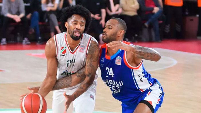 Anadolu Efes'e sert mağlubiyet