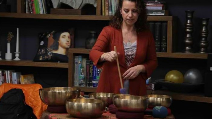 ‘Seslerle bilinçaltı temizlenir ağrılar azalır’