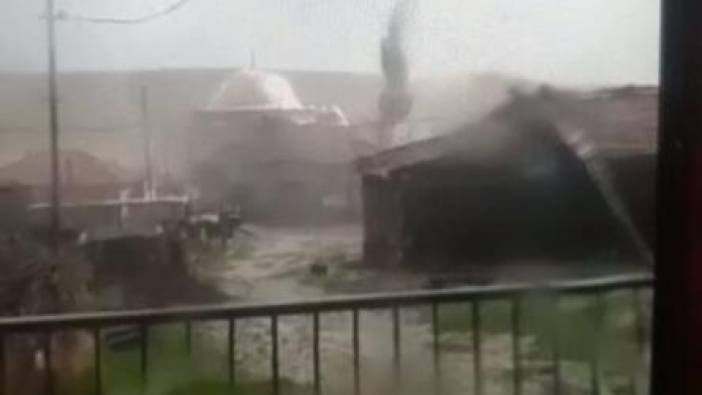 Minarenin devrilme anını görüntüledi