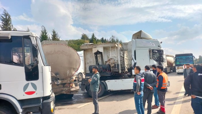 Osmaniye'de 3 tır kaza yaptı: Yol trafiğe kapatıldı