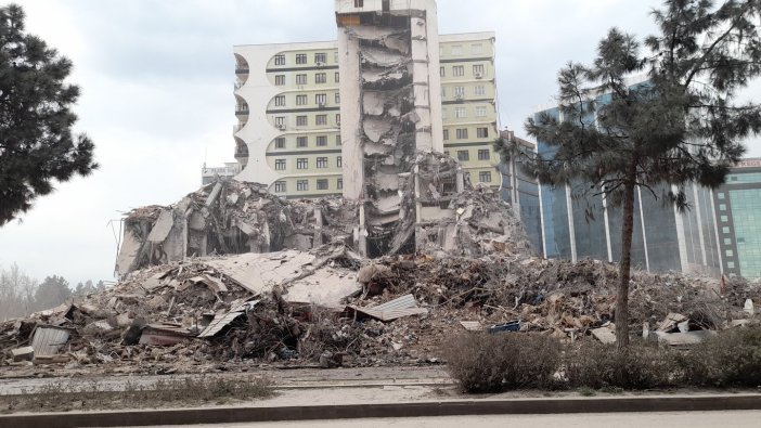 89 kişiye mezar olan Galeria Sitesi'nin müteahhidi yakalandı