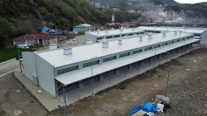 Ayancık'ta afetzedeler için yapılan yeni iş yerlerinin inşası tamamlandı