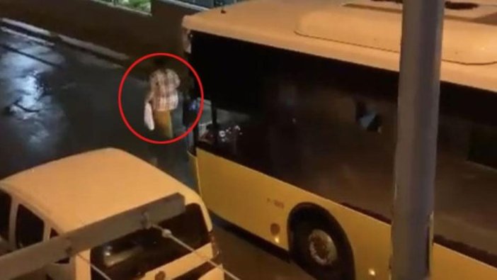 Bağcılar'da kadın trafiği felç etti