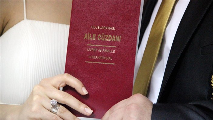 Yeni evlenen çiftlere faizsiz kredi desteği