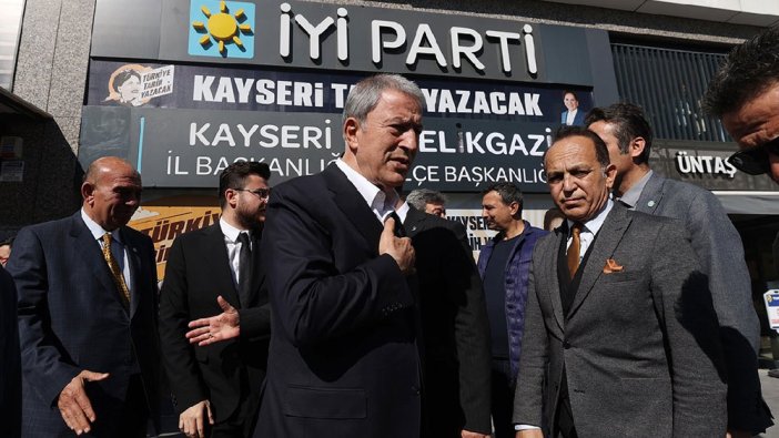 Bakan Akar Kayseri'de CHP ve İYİ Parti'yi ziyaret etti