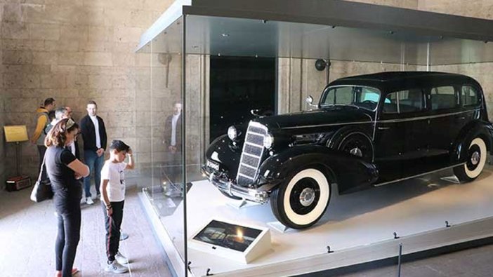 Atatürk'ün restorasyonu bitirilen otomobili ziyarete açıldı