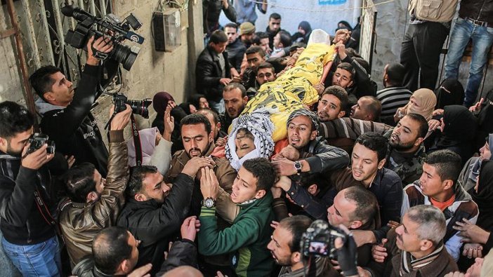 Gazze şehitlerini uğurladı