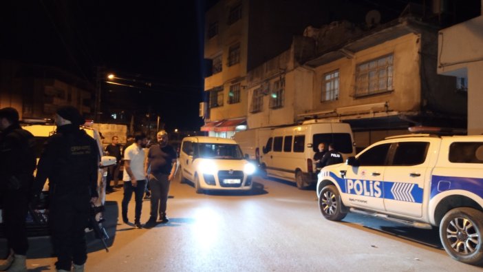 Adana'da pompalı tüfekle oynarken arkadaşını vurdu!