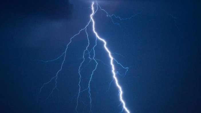 Futbolcuların üzerine yıldırım düştü: 5 ölü 15 yaralı