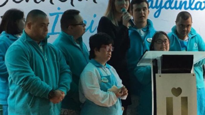 Cennetin Bir’İnci Günü Tebessüm Kahvesi’nde