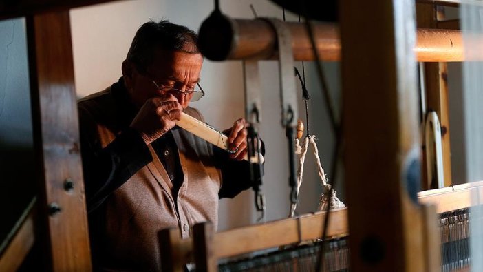 Atadan kalma tezgahla ipliğe hayat veriyor