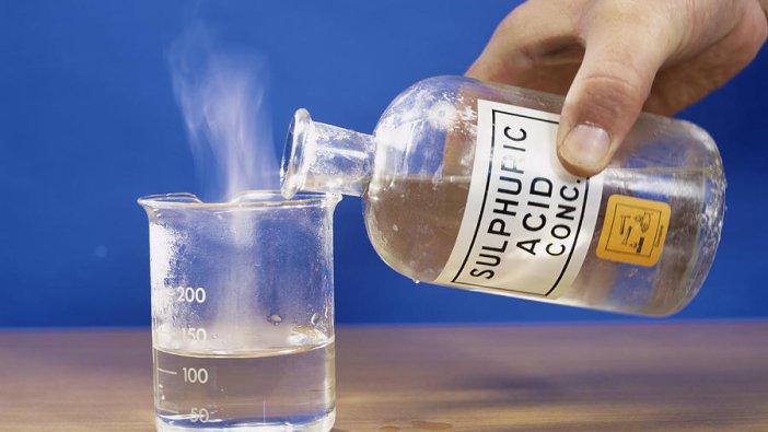 Ayrı yaşayan çiftin tartışması asitle bitti