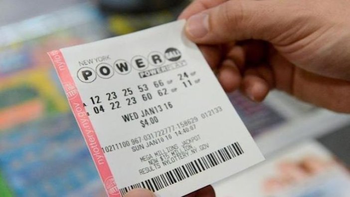 Aynı rakamlarla üç kez piyango kazandı