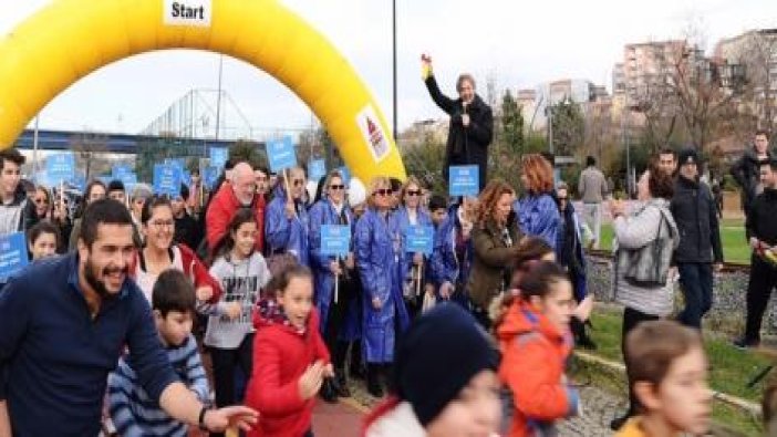 Kansere karşı farkındalık oluşturmak için koştular