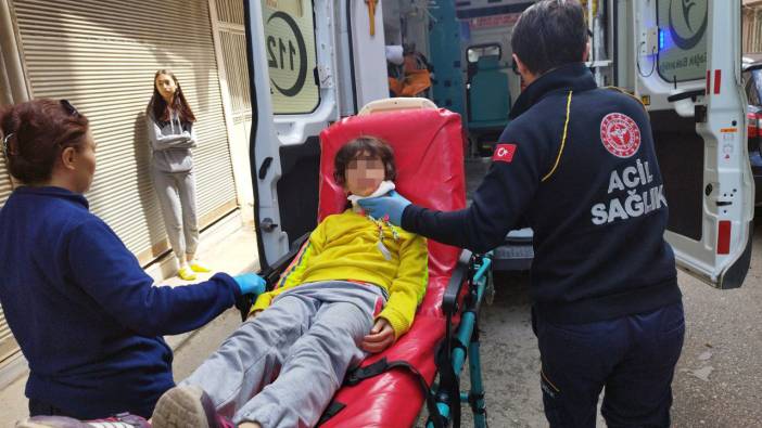 Tırmandığı demir korkuluk çenesine saplandı