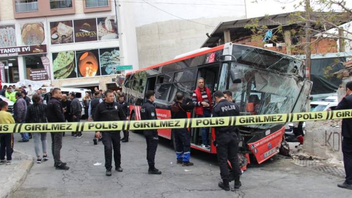 Kontrolden çıkan belediye otobüsü duvara çarptı: çok sayıda yaralı var