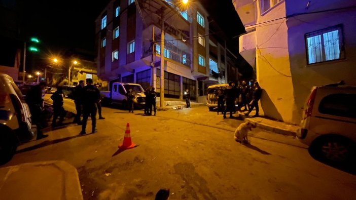 İzmir'de bıçaklı kavga: 3 yaralı