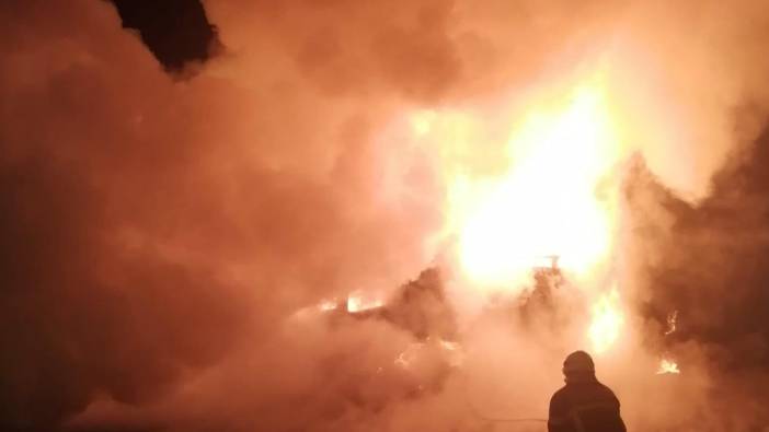 TIR ile çarpışıp alev alan otomobildeki aileden 4 kişi öldü