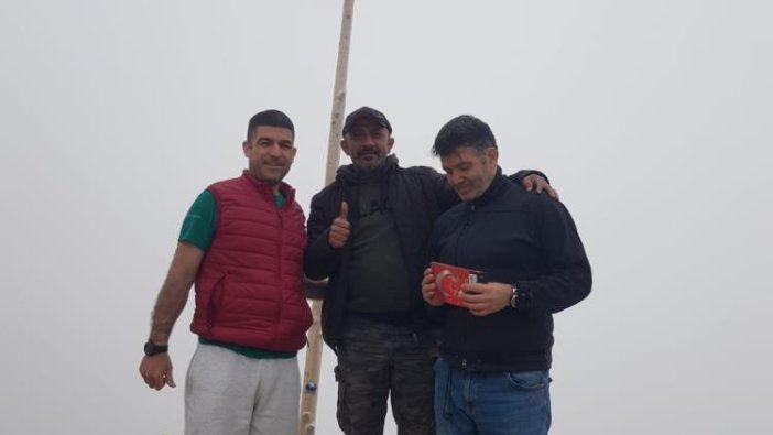Bin 900 rakımda Türk bayrağını değiştirdiler