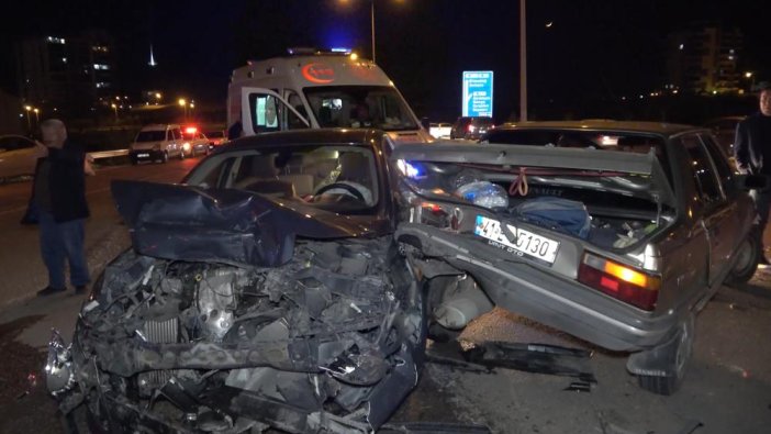 Alkollü vatandaş 4 araca kaza yaptırdı: 3 yaralı