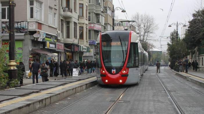 Yaya trafiği nedeniyle ara verilen tramvay hattı seferi tekrar açıldı