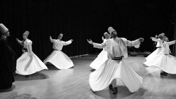 Mevlevi Ayin-i Şerifi izleyenleri mest etti