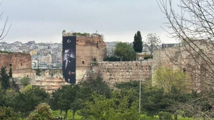 Tarihi surlardaki Erdoğan afişi kaldırıldı
