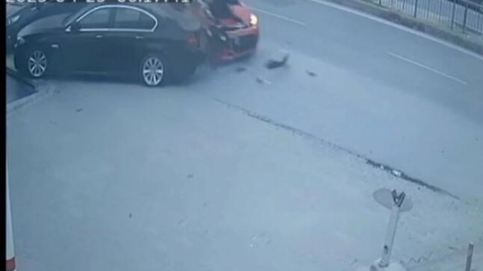 Köpeğe çarpmamak için manevra yaptı: 1 ölü 2 yaralı