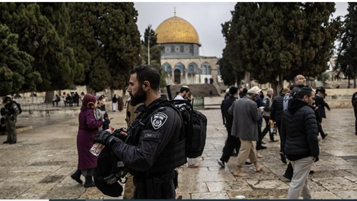 İsrail polisinin  gözaltına aldığı Özgecan Mutlu  serbest
