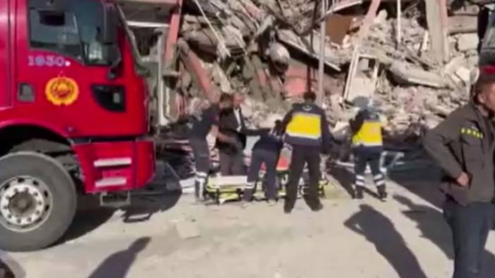 Malatya'da ağır hasarlı bina çöktü: Arama-kurtarma çalışması başlatıldı