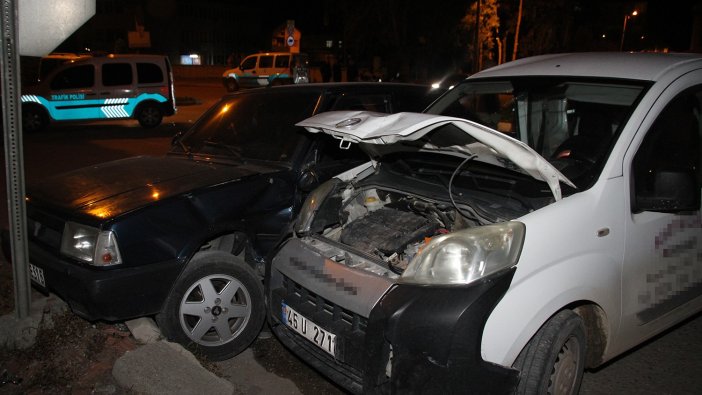 Manisa'da trafik kazası: 3 yaralı