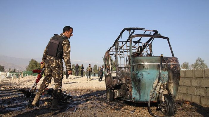 Afganistan'da intihar saldırısı: 15 ölü