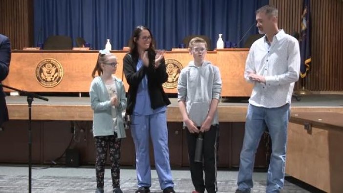 Şoför bayıldı: 13 yaşındaki öğrenci soğukkanlılığı ile büyük tebrik topladı