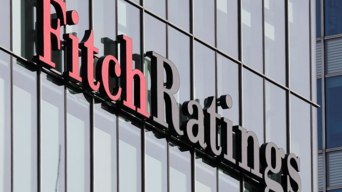 Fitch o ülkenin kredi notunu düşürdü