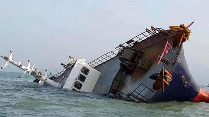 Filipinler açıklarında gemi alabora oldu: 3 ölü
