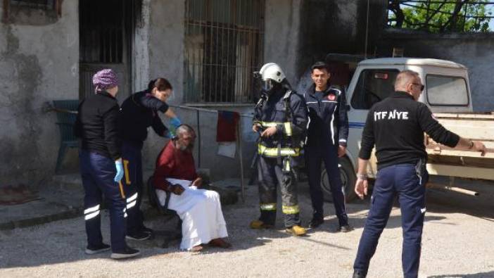 Alevler arasında kaldı komşuları kurtardı