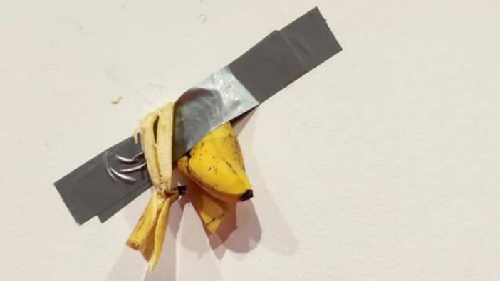 Aç kalınca sanat eserini yedi