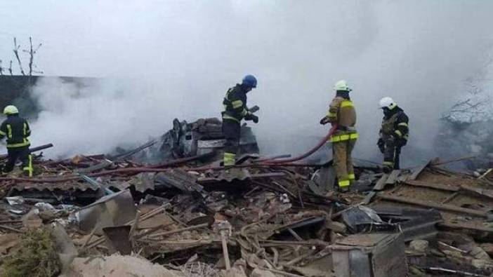 Patlama sonrası yük treni raydan çıktı