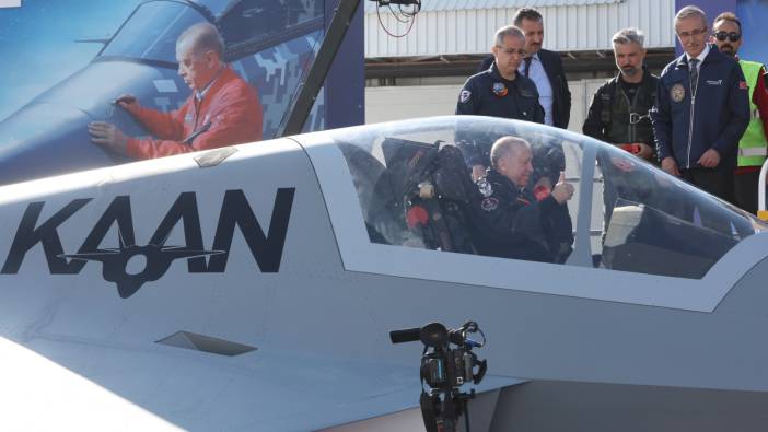 Erdoğan milli muharip uçağını tanıttı!