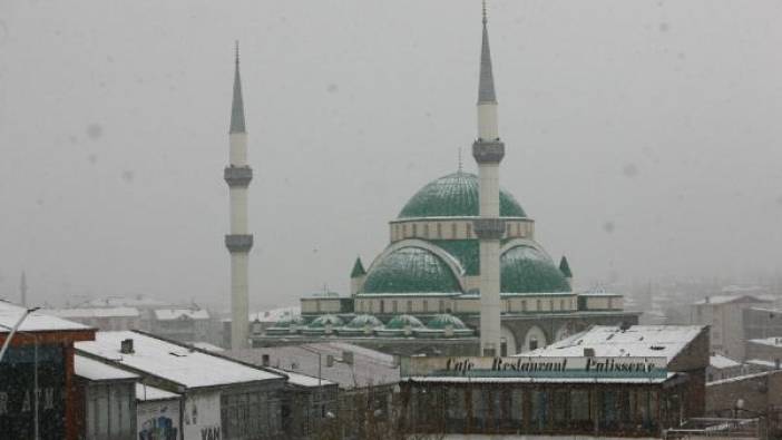 Van'da dolu yağışı