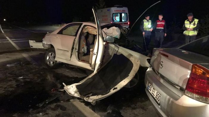 Sakarya'da feci kaza: Ölü ve yaralılar var