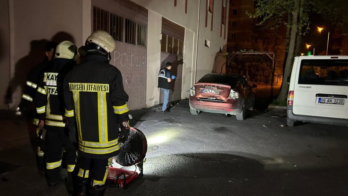 Park halindeki araç patladı 3 kişi yaralandı