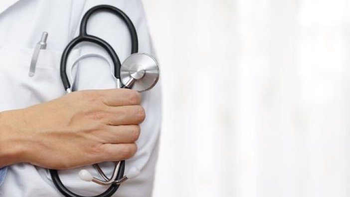 Hasta yakını doktoru darp etti