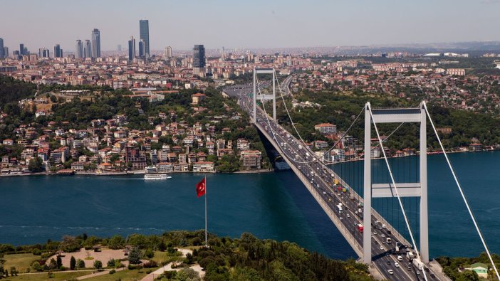 Boğaz trafiği çift yönlü durduruldu