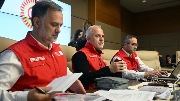 Kızılay yöneticileri koltuğu sağlama aldı: Herkes istifa bekliyordu