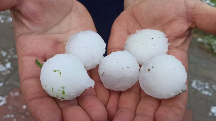 Ceviz büyüklüğünde dolu yağdı