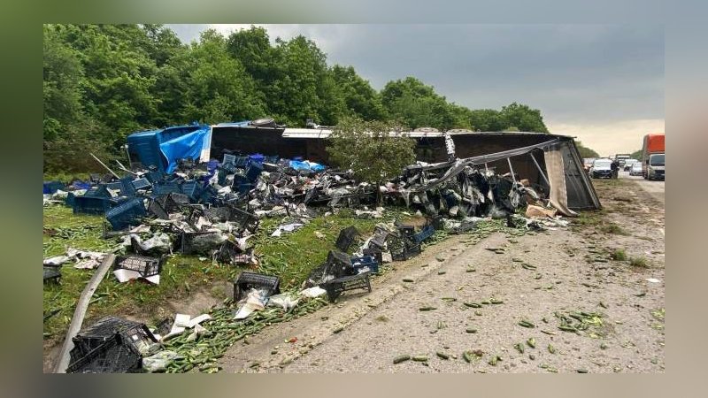 D-100'de sebzeler yola saçıldı