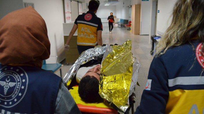 Ticari araç şarampole devrildi: 5 yaralı