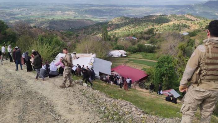 Diyarbakır'da minibüs şarampole devrildi: 2 ölü, 13 yaralı